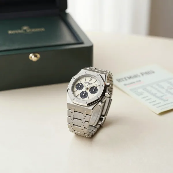 Illustrative: Royal Oak Offshore chronograph in steel, 1990s to early 2000s, complete with box and papers